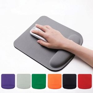 Cómodo Set de Alfombrilla de Ratón Ergonómica de Cuero con Diseño de Superficie de Cuero, Logotipo Colorido y Base Antideslizante de PU para Alivio del Dolor - Product Image 6