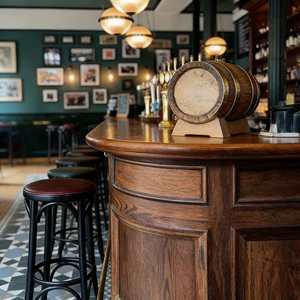 Bancone <span class=keywords><strong>Bar</strong></span> Vintage in Legno Massello, Finitura Durevole, Design Classico Multifunzionale per Pub/Hotel, Salotto, Soggiorno - Product Image 4