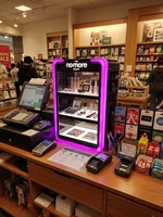 Vitrine d'exposition en acrylique personnalisée à 3 niveaux avec LED RGB, présentoir en acrylique pour boutique de tabac, étagère d'exposition en acrylique Apache