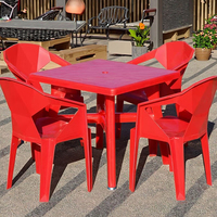 Ensemble table et chaises en plastique robuste et épais pour usage extérieur, résistant à l'eau et au soleil, idéal pour la plage, les barbecues, les marchés nocturnes et les restaurants.