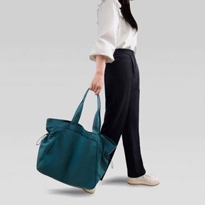 Bolsa de Mano Plegable Impermeable Super Resistente con Bolsillo Interior con Cierre, Bolsa de Hombro Reutilizable Grande con Cierre de Cremallera, Logotipo Personalizado - Product Image 4