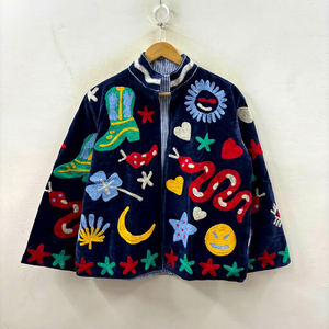 เสื้อแจ็คเก็ตกำมะหยี่สีน้ำเงินเข้มปักลาย งานฝีมือ คอตั้ง สไตล์โบฮีเมียนเก๋ไก๋ ใส่ได้สองด้าน เหมาะสำหรับฤดูหนาว - Product Image 1