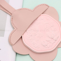Pendentif diffuseur d'arômes créatif en cuir PU en forme de fleur, portable et durable, avec sangle de suspension pour voiture, placard et sac à main