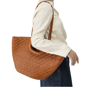 Bolso de Hombro de Cuero Vacuno Trenzado de Lujo 2026, Bolso Tote Impermeable de Gran Capacidad para Mujer con Forro de Cuero Genuino - Product Image 1