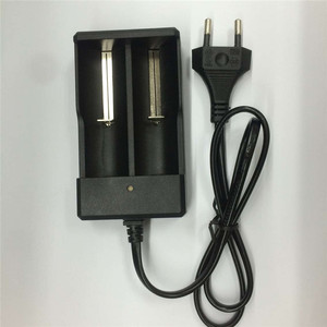 <span class=keywords><strong>18650</strong></span> caricabatteria US/EU Plug 2 Dual slot ricarica intelligente sicurezza ricarica rapida <span class=keywords><strong>18650</strong></span> caricabatteria ricaricabile agli ioni di litio - Product Image 4