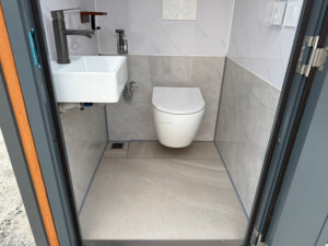 Cabina de Baño Portátil VIP de Alta Calidad para Exteriores, Panel Sándwich, Baño Público para Uso Doméstico - Product Image 6