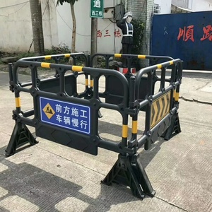 Barrière de signalisation routière L1400mm rouge en HDPE/PE, réfléchissante prismatique haute intensité, IP22, non remplissable d'eau, pour chantier de construction routière - Product Image 5