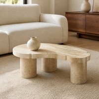 Table basse en pierre de travertin naturel avec trois pieds cylindriques, design sculptural moderne, personnalisable, meubles de salon