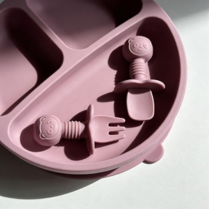 Ensemble de vaisselle pour bébé en silicone imprimé, 9 pièces, sans BPA, avec logo personnalisé, pour enfants, comprenant bol, bavoir et couverts - Product Image 6