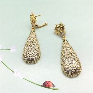 Boucles d'oreilles en laiton plaqué or 18k avec zircon pour femmes, dernière conception, prix de gros, <span class=keywords><strong>2022</strong></span> - Product Image 2