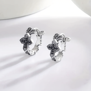 Pendientes de Aro con Cruz de Plata Antigua E3811 con Cristales de Estrás Engastados, Estilo Vintage Cristiano, Unisex, para Uso Diario - Product Image 2