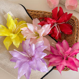 Élégance ultra-raffinée, ambiance mystique ; Épingle à cheveux florale pour femme ; <span class=keywords><strong>Coiffure</strong></span> magnifique, à cheveux latéralement ébauchés. - Product Image 1