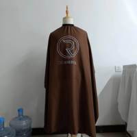 Capes de coiffure en polyester pongé personnalisées avec logo, imperméables, marron, avec crochet, pour salon de beauté et coupe de cheveux