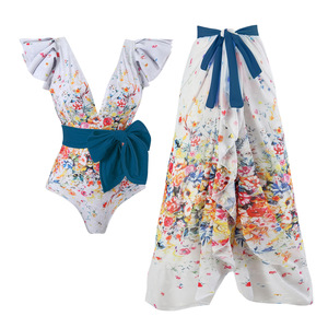 Set di costumi da bagno in 2 pezzi: costume intero con scollo a V e volant + pantaloni larghi coordinati con stampa floreale, completo outfit da spiaggia - Product Image 5