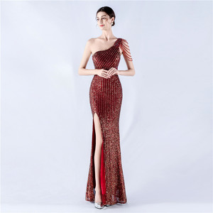 Vestido de Noche con Lentejuelas y Cuentas, de un Solo Hombro, con Cuello Diagonal y Abertura Alta - Product Image 2