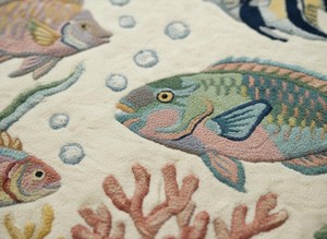 Alfombra de Lana Hecha a Mano con Diseño de Peces Koi, Inspirada en Acuarios, con Borde Festoneado, para Cuarto de Niños, Dormitorio, Sala de Juegos, Hogar - Product Image 5