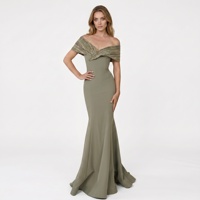 Robe d'été unie plissée taille empire, rouge sensuelle, sans bretelles, coupe ajustée, nouvelle collection 2026 pour femme, design de niche, sexy et romantique pour les soirées.