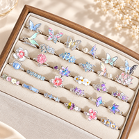 Bague pour femme style forêt, motif fleur et papillon colorés en cuivre, incrustation de zircon, design ouvert, luxe léger, empilable, pour soirée et usage quotidien