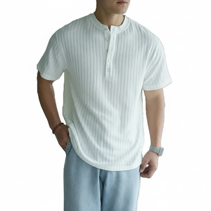 T-shirt Homme Col Henley Style <span class=keywords><strong>Old</strong></span> Money Été 2026 en Tissu Nuage Rayures Verticales Texturé Antibactérien Respirant - Product Image 1