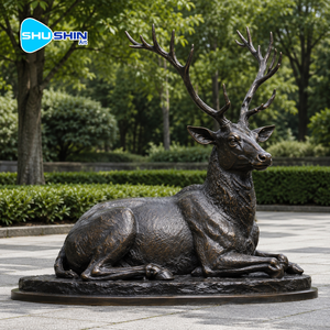 Sculpture de cerf couché en bronze antique, statue réaliste grandeur nature d'un fauve couché, ornement animalier pour jardin extérieur - Product Image 1