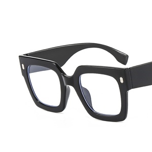 Monture de Lunettes Femme Carrée Personnalisée, Tendance, Style « Rice Nail », Anti-Lumière Bleue - Product Image 3