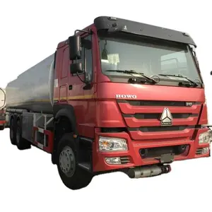 sinotruck howo 8X4 30000升燃油箱运输卡车油车