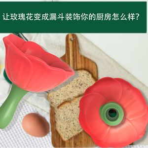 Mini entonnoir en silicone en forme de fleur pour huile, vin, cuisine, usage domestique, outil de versement - Product Image 3