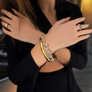 Brazalete de Moda con Forma de Estrella, Acero Inoxidable 316L, Chapado en Oro PVD, Joyería Sostenible y Resistente para Mujer - Product Image 3