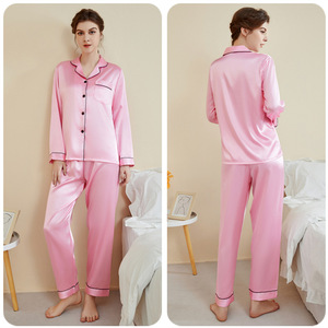 Set Pigiama Lungo in Raso Coordinato Mamma e Figlia, Personalizzabile con Logo, Maniche Lunghe e Pantaloni Tinta Unita per Donna - Product Image 2