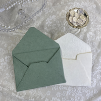 Enveloppes faites à la main à bords festonnés, papier coton personnalisé vert sauge et blanc, papeterie de luxe pour envoi postal, enveloppes pour cartes de vœux