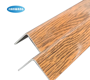 Protection d'angle murale <span class=keywords><strong>en</strong></span> PVC imitation bois <span class=keywords><strong>en</strong></span> forme de L, résistante aux chocs et écologique, vente <span class=keywords><strong>en</strong></span> gros - Product Image 1
