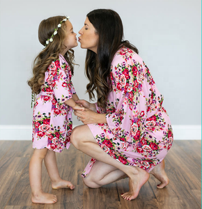 Abito <span class=keywords><strong>da</strong></span> mamma in bambù Eco e sacco a pelo abiti <span class=keywords><strong>da</strong></span> allattamento biologici naturali e stampa Swaddle Mom Robe e Baby Swaddle - Product Image 4