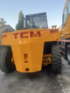 Montacargas Usado TCM FD300 Diésel Todoterreno 4X4, Mástil de Tres Etapas, Neumáticos, Distancia entre Ejes de 3200 mm, Uso en Construcción Nueva - Product Image 6