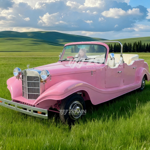 Automobile électrique vintage rose élégante pour le transport de mariage et les séances photo - Product Image 1