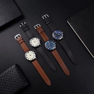 Montre Homme Tendance en Acrylique 45mm, Style Décontracté Rétro, Cadran Numérique à Quartz, Vente en Gros pour Étudiants - Meilleures Ventes - Product Image 2