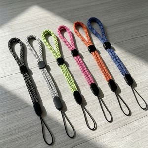 Dragonne de poignet tressée réglable en nylon pour téléphone, clés et appareil photo - Product Image 1