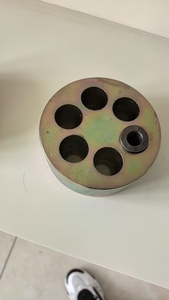 ลวดเหล็กเส้นกลมขนาดเส้นผ่านศูนย์กลาง 15.24 มม. สายเคเบิลแรงดึงสำเร็จรูปพร้อมอุปกรณ์ยึดปลายสายและอุปกรณ์ยึดปลายสายแบบตายตัว ชุบกัลวาไนซ์ แรงดึง 260KN มาตรฐาน ASTM - Product Image 2