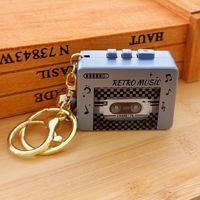 Porte-clés créatif rétro en forme de lecteur de cassette, motif tendance, pour sac à dos, clé de voiture, cadeau