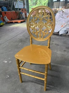 Nuova Sedia da Matrimonio di Lusso con Schienale a O, Design Floreale Traforato in Metallo con Cuscino - Product Image 1