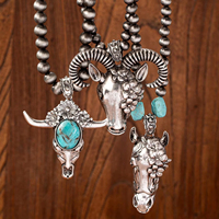 Collier pendentif avec initiales aztèques en argent antique avec pierre turquoise bleue occidentale accessoire de mode de style rétro vintage pour femmes