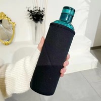 2022 nouveau design bouteille d'eau en cristal personnalisé, bouteille d'eau en verre avec manchon
