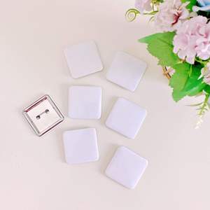 ป้ายปักหมุดทรงกลมแบบทำมือรูปทรงโลโก้ที่กำหนดเองป้ายปักหมุดพลาสติกและโลหะ - Product Image 5