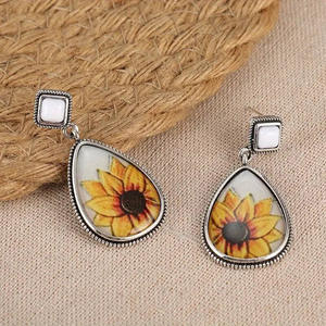 Pendientes colgantes vintage de plata tibetana con diseño de girasol para mujer, joyería de regalo, pendientes de aleación chapados en plata antigua - Product Image 4
