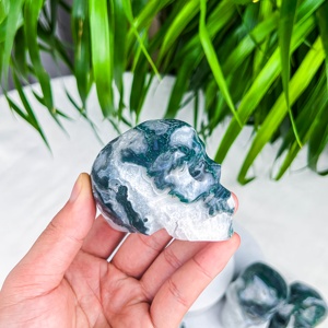 Venta al por Mayor de Calaveras de Ágata Musgosa de Estilo Bohemio, Talladas en Piedra de Cristal para Decoración del Hogar y Regalos Navideños Únicos - Product Image 1