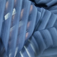 La mode rayure jacquard mousseline de soie demi voir à travers la robe d'été pure châle tissu