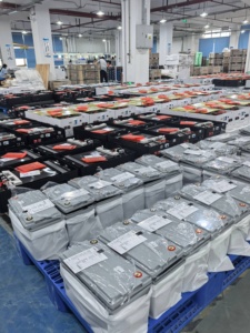 Bateria LiFePO4 24V 150Ah com Aplicativo de Monitoramento Bluetooth Certificada CE Vida Útil de 6000 Ciclos para Sistemas de Energia Solar/Elétrica - Product Image 3