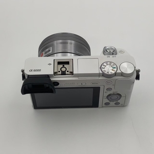 Cámara sin Espejo <span class=keywords><strong>Sony</strong></span> <span class=keywords><strong>A6000</strong></span> ILCE-6000 con Kit de Lente de 16-50 mm, 24.3MP, APS-C, AF Híbrido Rápido, WiFi, NFC, Cámara Digital, Venta al por Mayor - Product Image 4