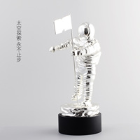 Grande sculpture d'astronaute en métal argenté poli de 31 cm, trophée, ornement créatif pour salon et meuble TV