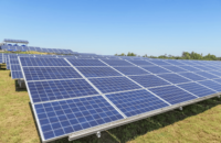Support au sol en alliage d'aluminium léger pour fermes solaires, cadre résistant à la corrosion, inclinaison réglable, fondation en béton PV