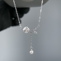 Collier pendentif Mlluki Moissanite en argent sterling 925, taille Asscher, 1 carat, carré, pour femme, motif cube de sucre, avec pompon